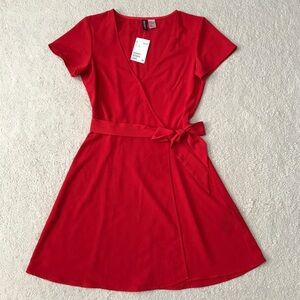 H&M Wrap Dress Short Sleeve Red Pit to Pit 17” Size 2